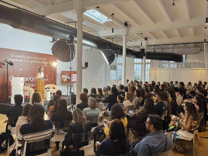 Sala de conferencias con tecnología en Barcelona